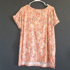 💜LuLaRoe Multicolor Patterned Short Sleeve Top